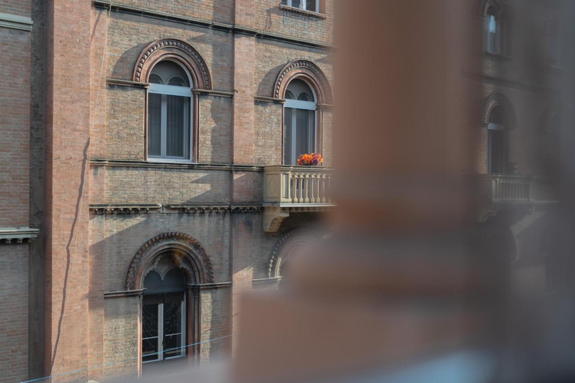 Suite In The Center Of Bologna Exterior photo